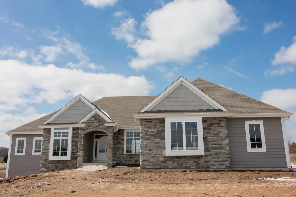 Property Photo:  W273n6669 Ardeevin Ct  WI 53089 