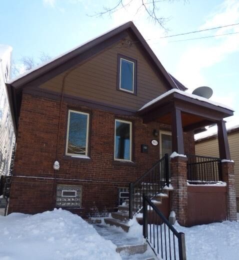 Property Photo:  1562 N Warren Ave  WI 53202 