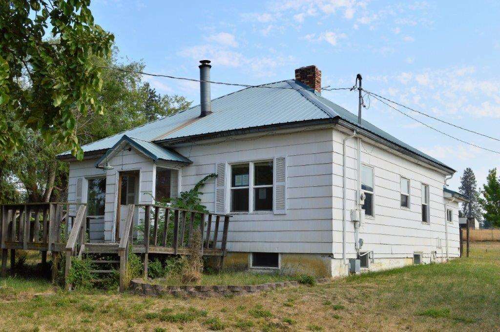 Property Photo: 516 E Chattaroy Rd WA 99005