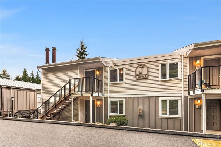 Property Photo:  12718 NE 120th St J-2  WA 98034 