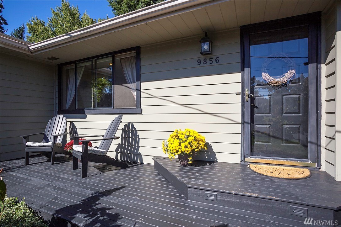 Property Photo: 9856 NE 27th St WA 98004