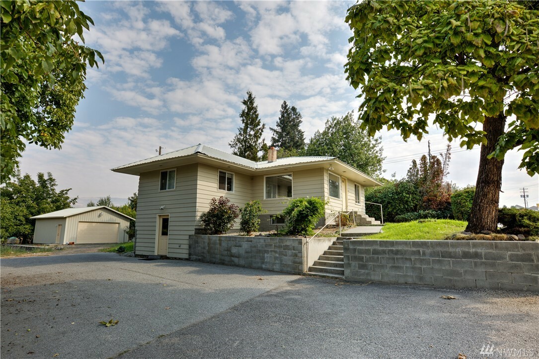 Property Photo:  1815 Grant Rd  WA 98802 