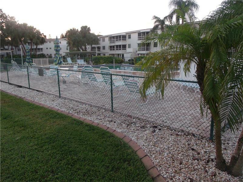 Property Photo:  2211 Sunset Drive E3  FL 34207 