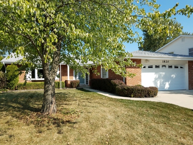 Property Photo: 1820 Thornwood Lane IL 60056