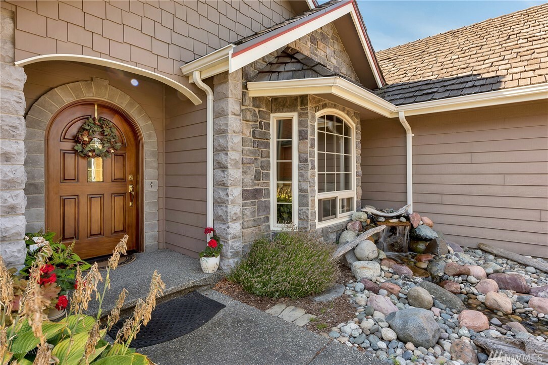 Property Photo: 7913 W Golf Course Dr WA 98230