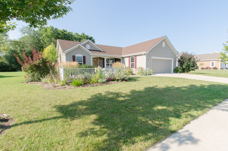 Property Photo:  625 Meadowview Ln  WI 53038 