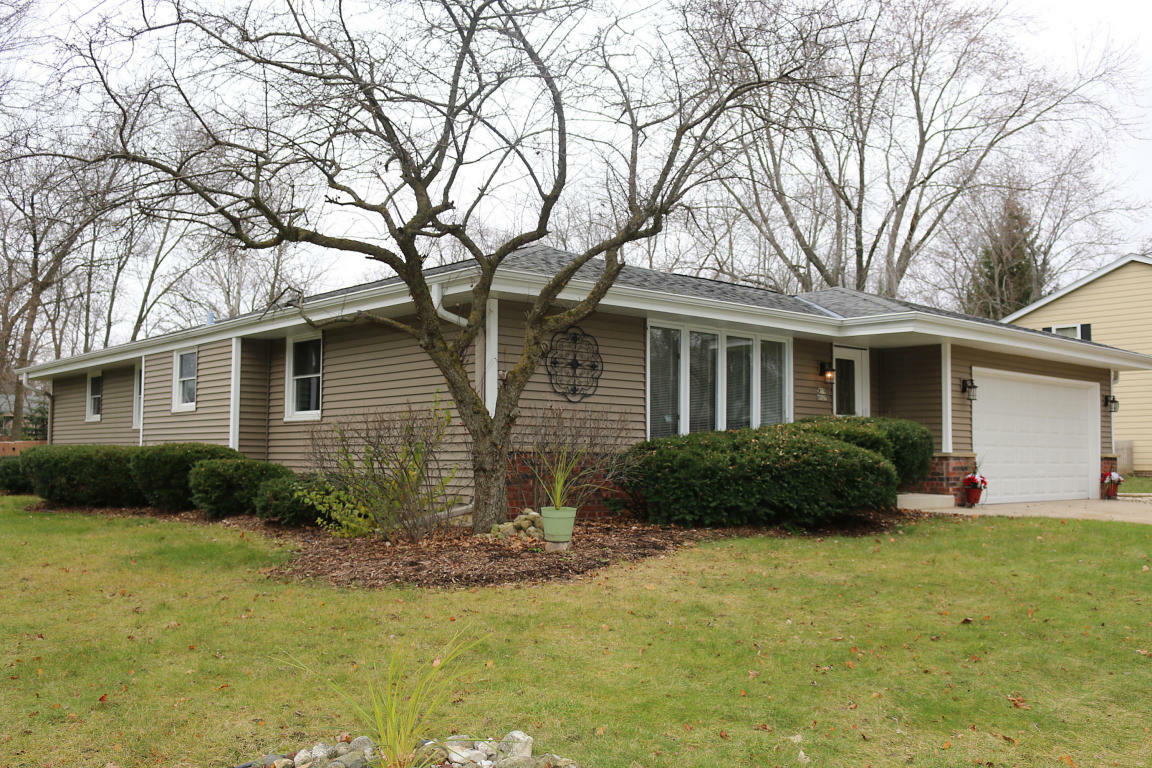 Property Photo:  W59n927 Essex Dr  WI 53012 