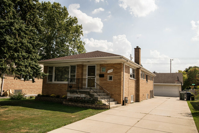 Property Photo:  5405 Oakdale Drive  IL 60453 