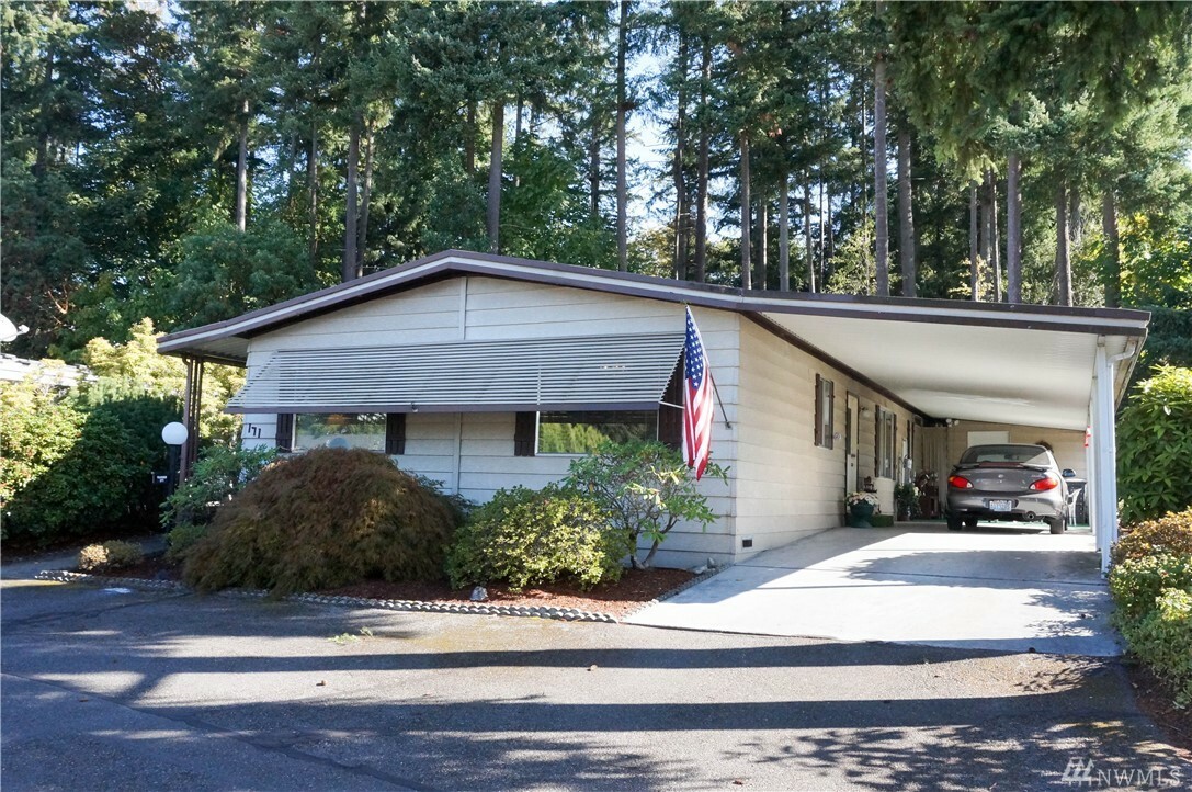 Property Photo: 201 Union Ave SE 171 WA 98059