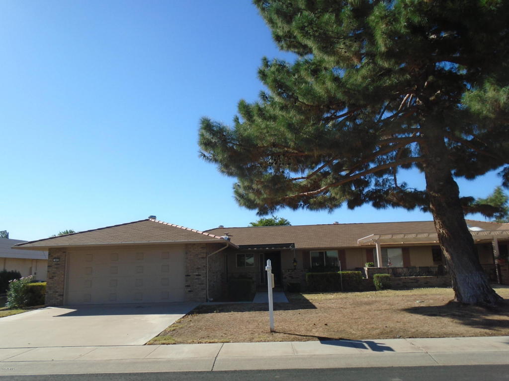 Property Photo: 9525 W Greenhurst Drive AZ 85351