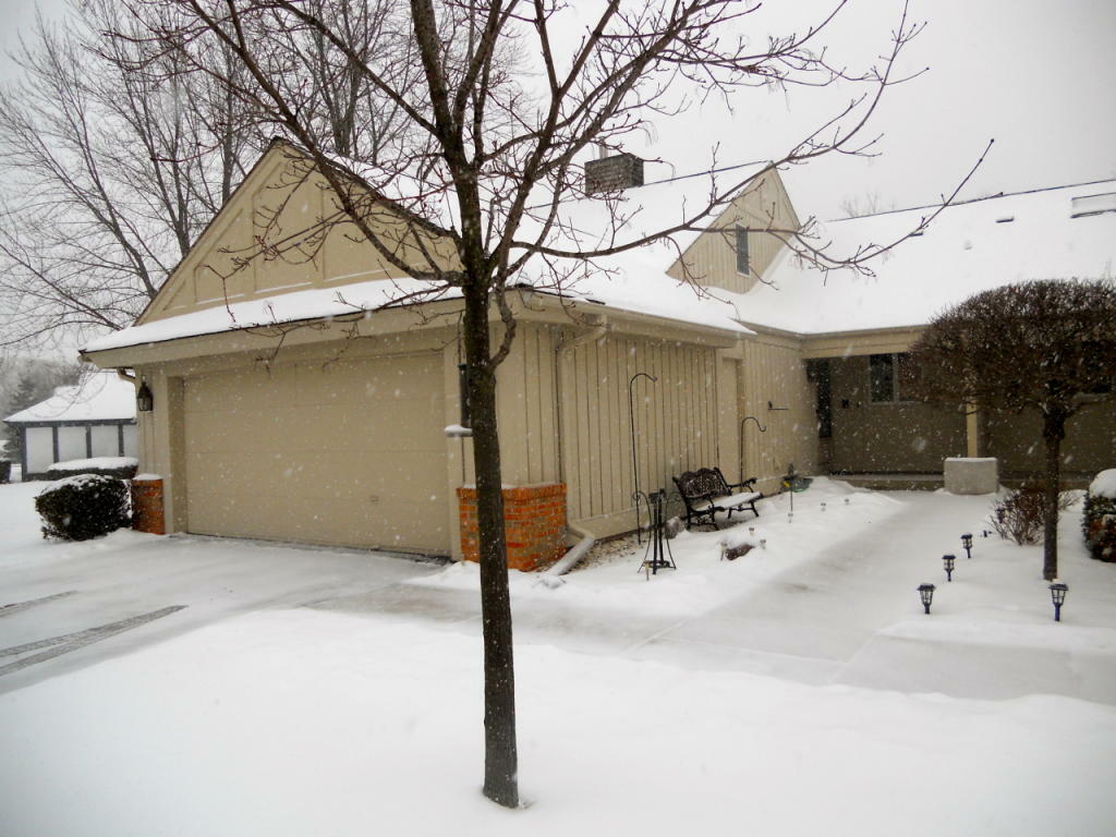 Property Photo:  2109 W Merrimac Ct  WI 53092-5445 