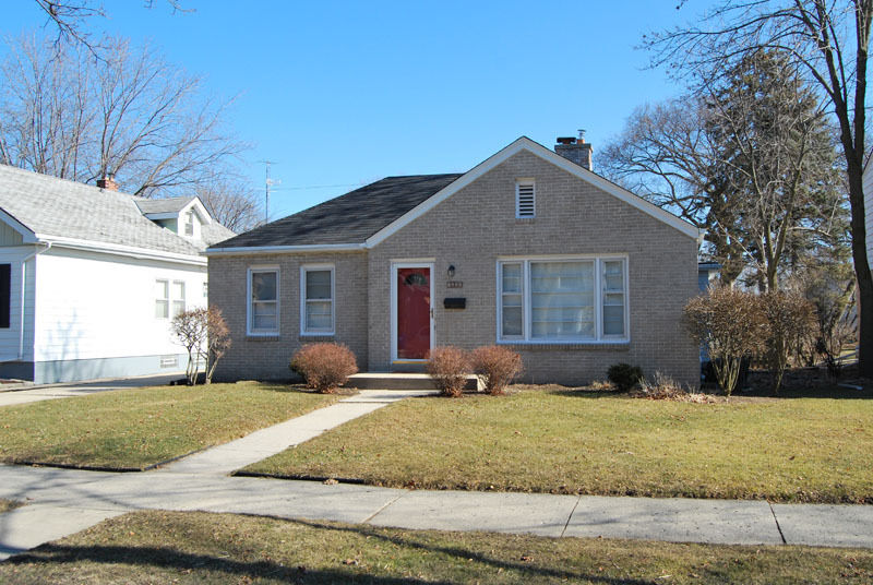 Property Photo:  5130 N Berkeley Blvd  WI 53217 