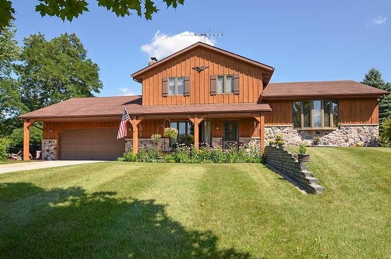 Property Photo: 9092 N Paradise Rd WI 53040-9719