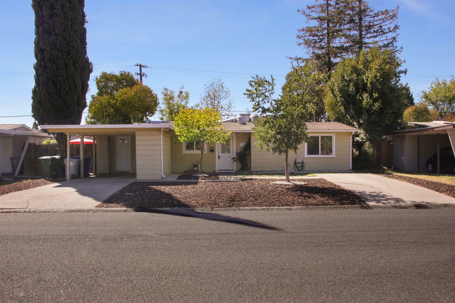 Property Photo: 820 Duchow Way CA 95630