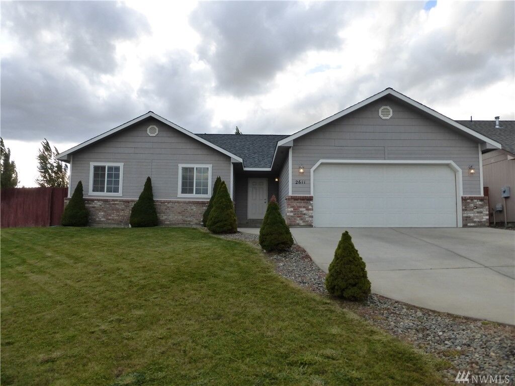 Property Photo:  2611 N Water St  WA 98926 