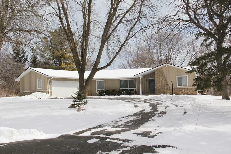 Property Photo:  1564 Crestview Dr  WI 53024 