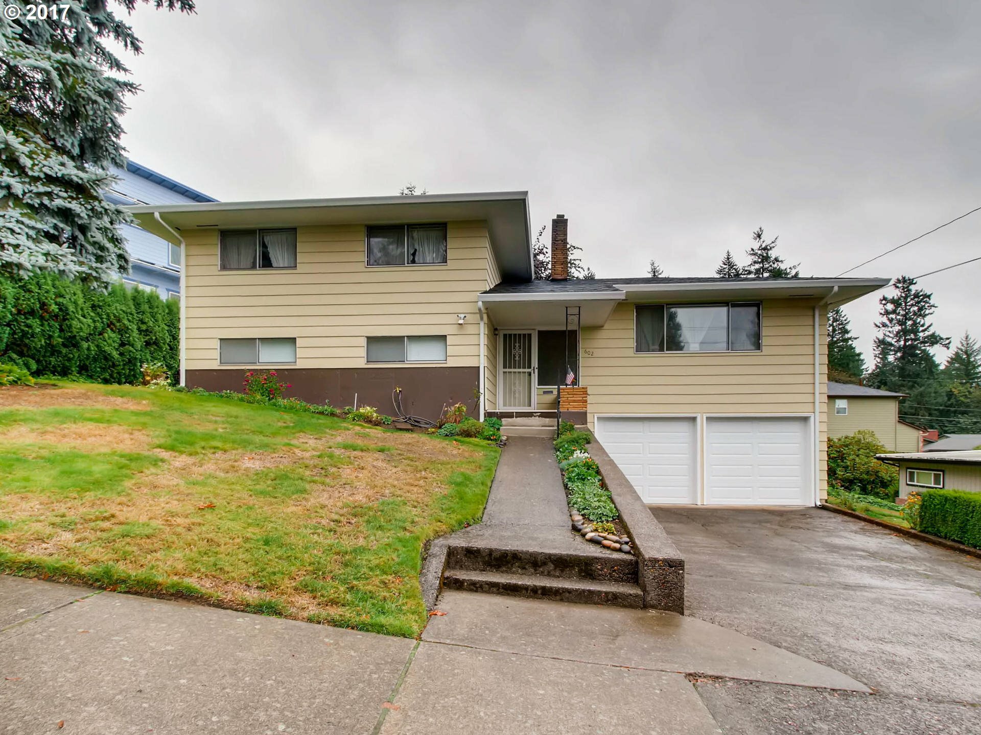 Property Photo:  602 NE Oak St  WA 98607 