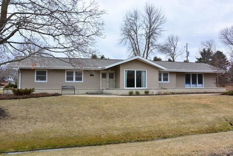 Property Photo:  725 E Wahner Pl  WI 53217-2456 