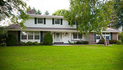 Property Photo:  10311 N Fontainbleau Ct  WI 53092 