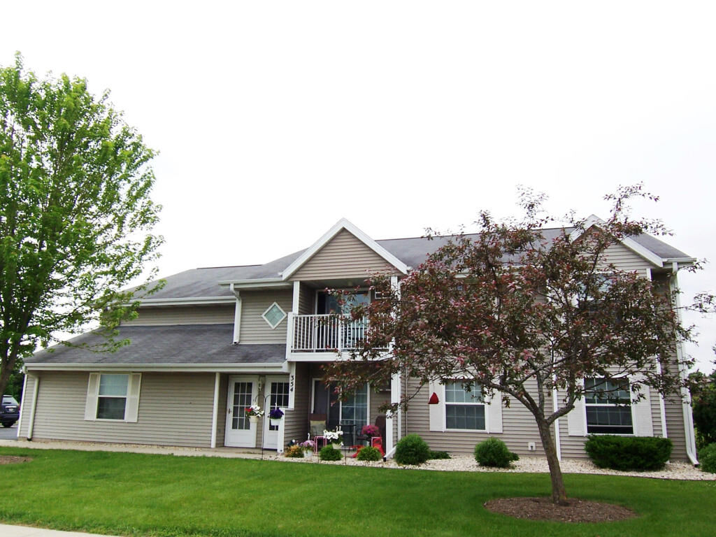Property Photo: 354 Minz Park Cir 3 WI 53095-5745