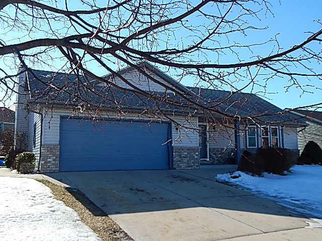 Property Photo:  2539 E Honeysuckle Dr  WI 53154 