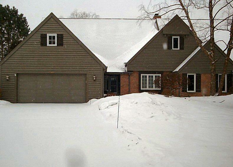 Property Photo:  2601 W Lake Isle Dr  WI 53092 