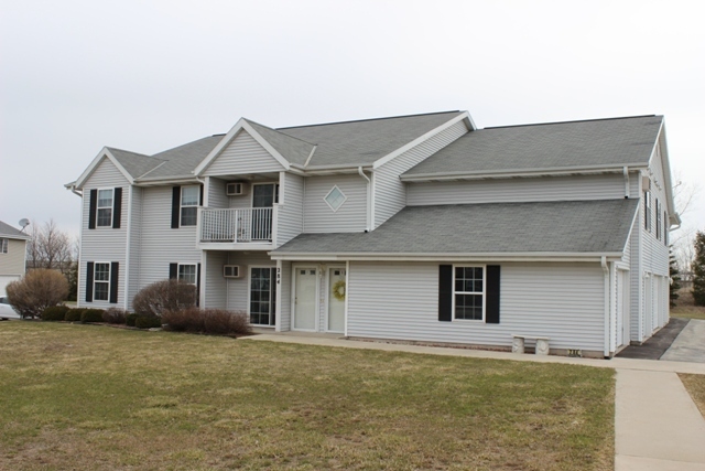 Property Photo: 284 Minz Park Cir 1 WI 53095-5751