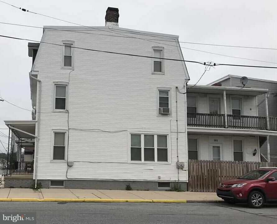 Property Photo:  901 N Duke Street  PA 17404 