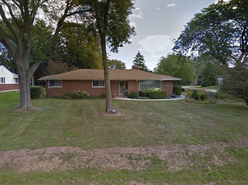 Property Photo:  500 Oakwood Dr  WI 53092-1330 