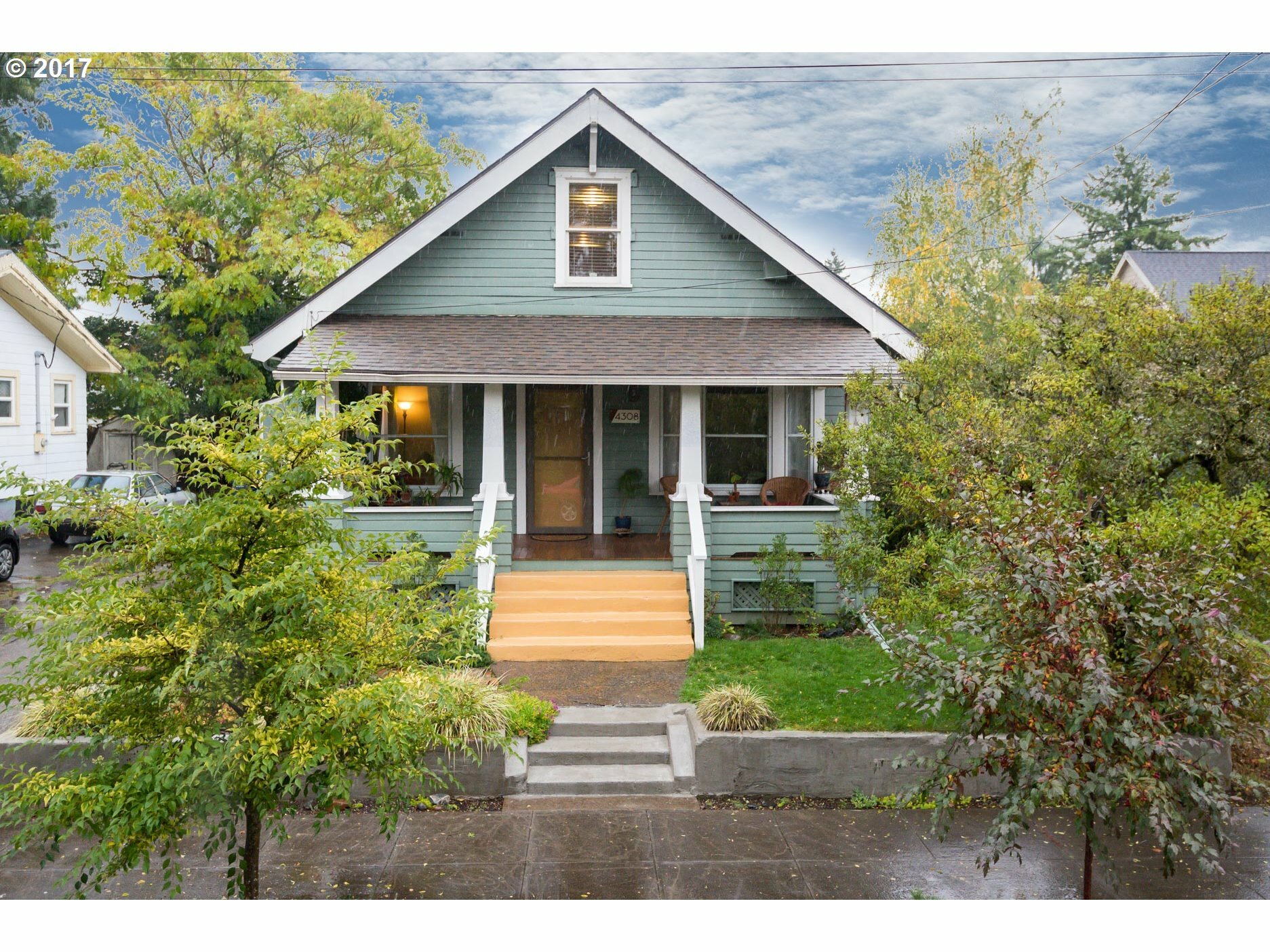 Property Photo:  4308 SE 70th Ave  OR 97206 