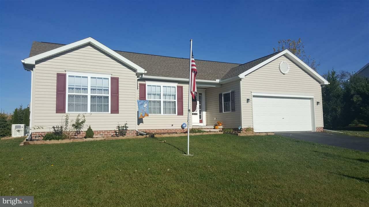 Property Photo: 1201 Shadowbrooke Drive PA 17315