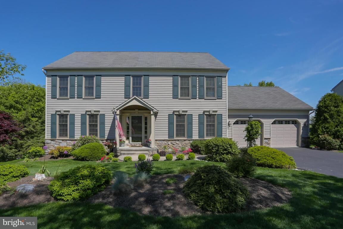 Property Photo:  15 Crimson Lane  PA 17543 