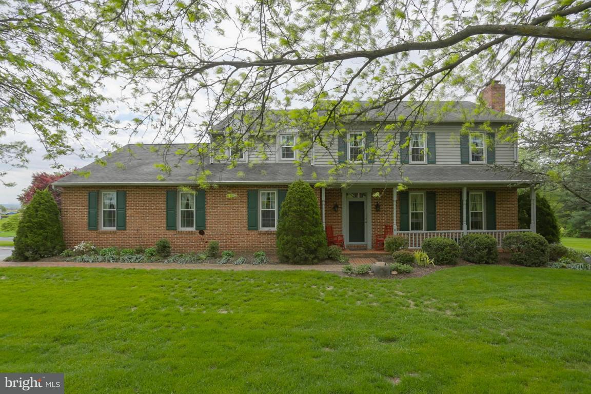 Property Photo: 8 Heatherfield Drive PA 17584