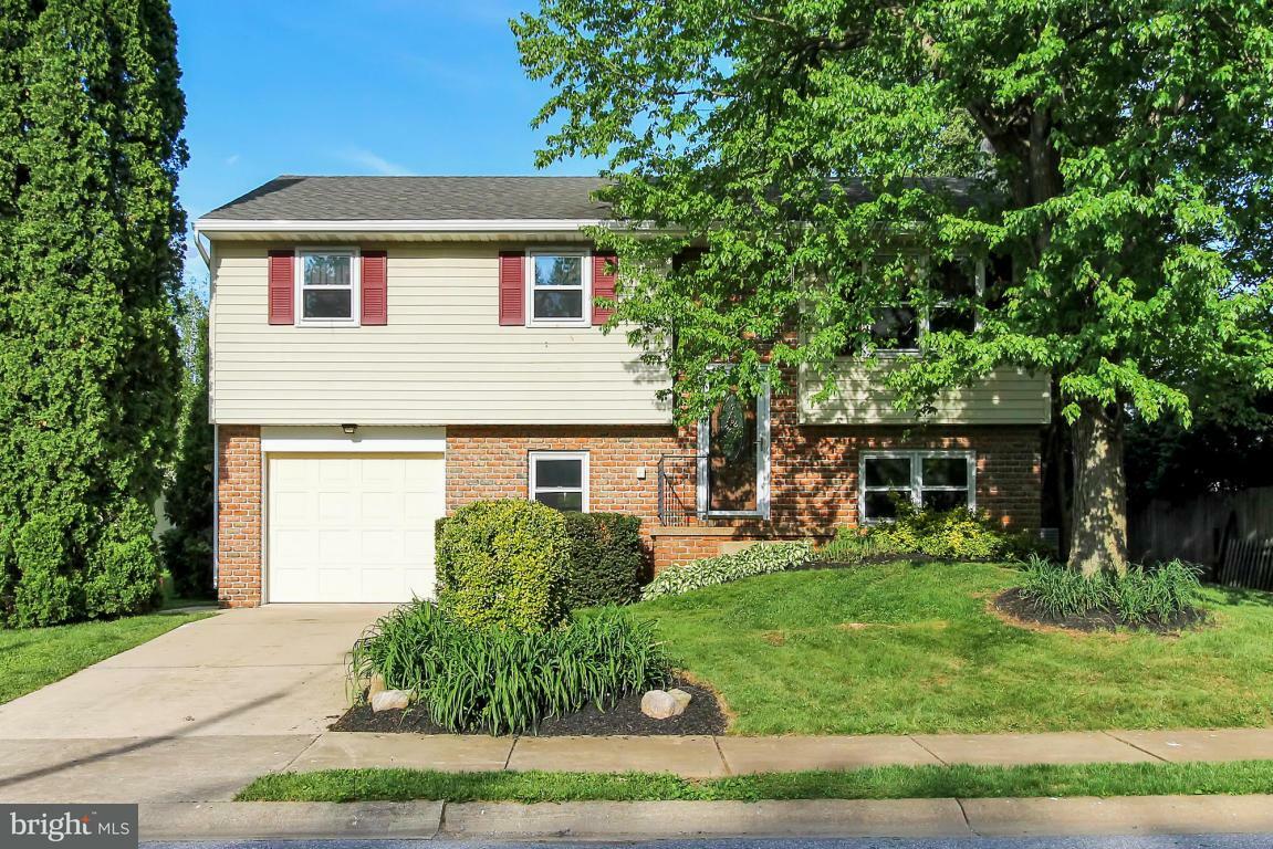 Property Photo: 413 Hummingbird Drive PA 17543