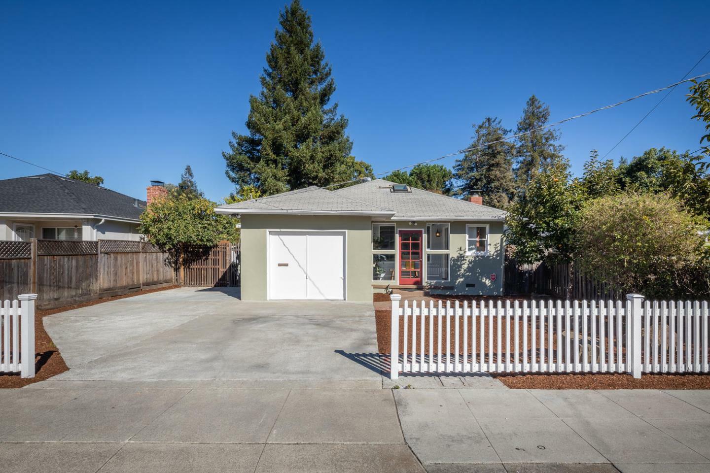 Property Photo:  885 Schembri Lane  CA 94303 