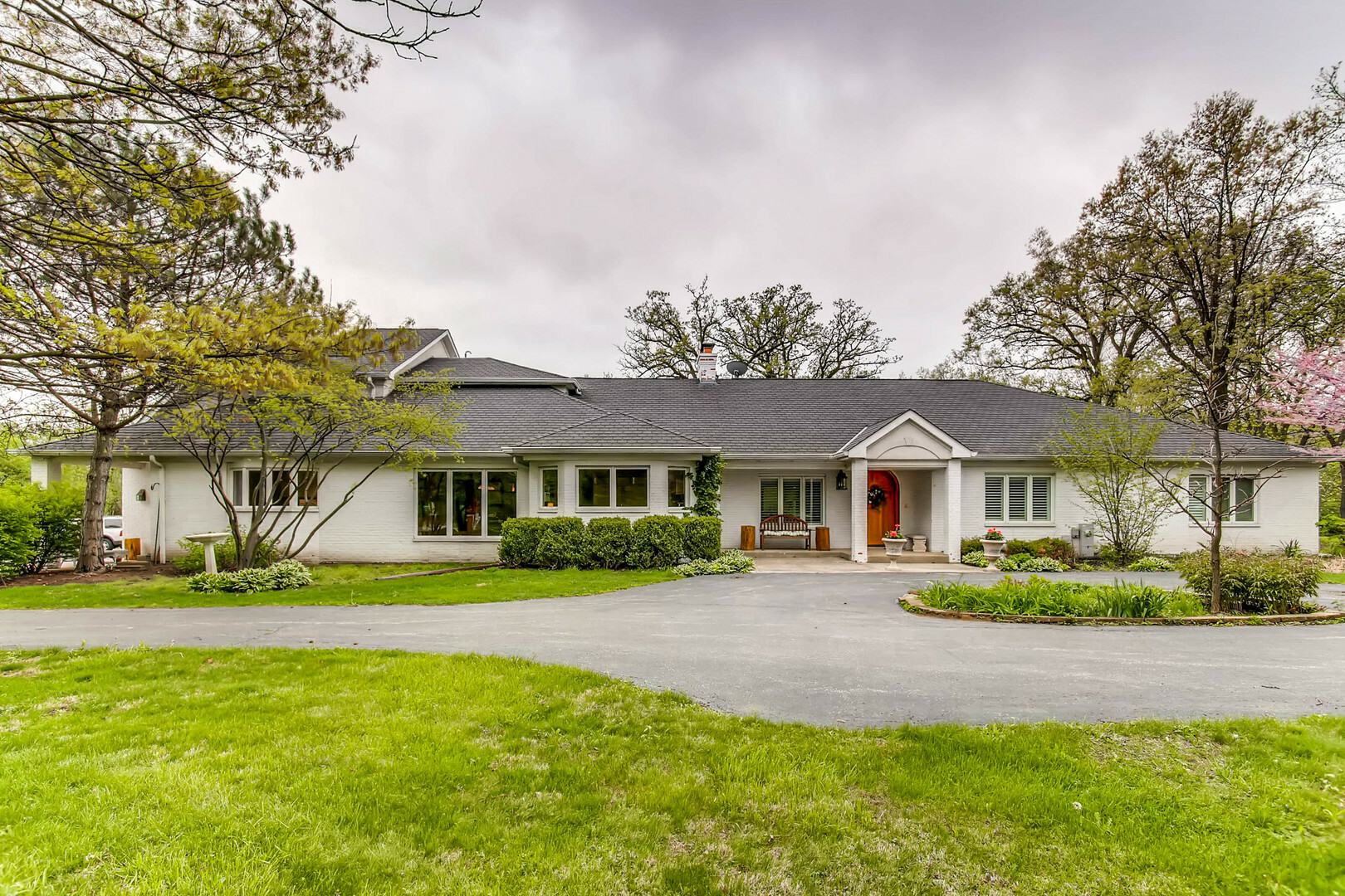 Property Photo:  107 Oak Brook Road  IL 60523 