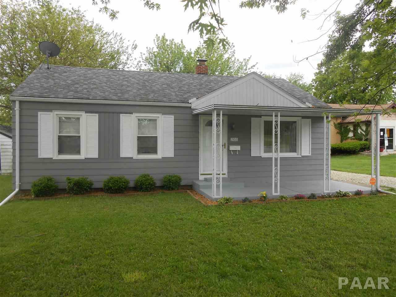 Property Photo:  2106 W Forrest Hill  IL 61604 