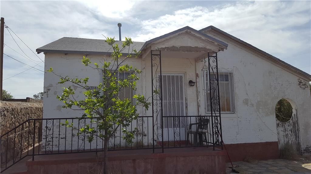 Property Photo: 2708 N Copia Street TX 79930