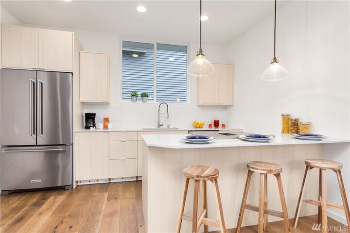 Property Photo:  4254 Linden Ave N  WA 98103 