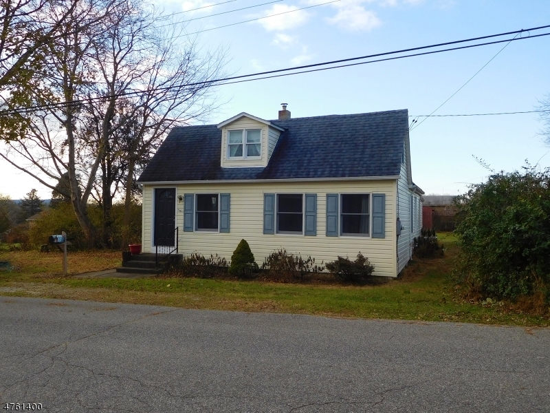 Property Photo:  1086 Pearl St  NJ 08865 