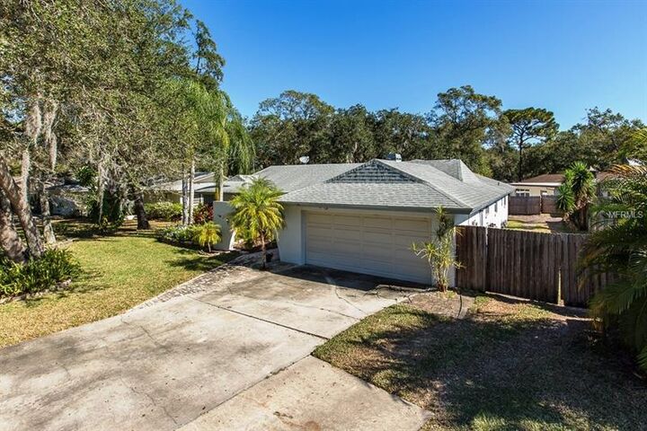 Property Photo:  1833 Oak Forest Drive W  FL 33759 