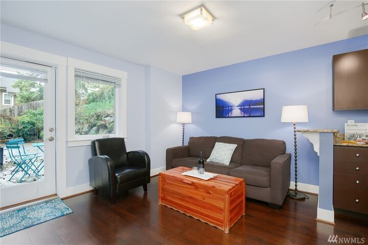 Property Photo:  120 NW 39th Street 104  WA 98107 