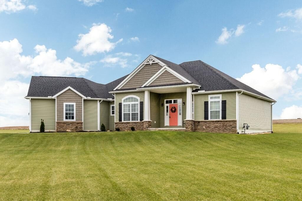 Property Photo:  207 Willow Way  OH 43076 