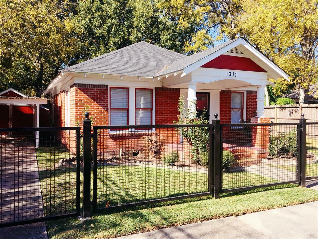 Property Photo:  1311 Beverly Street  TX 77008 