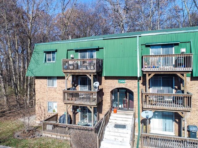 Property Photo: 2000 Tall Oaks Drive 2A IL 60505