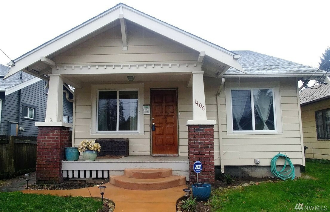 Property Photo:  1406 S Adams St  WA 98405 