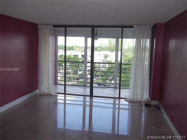 Property Photo:  20400 W Country Club Dr 616  FL 33180 