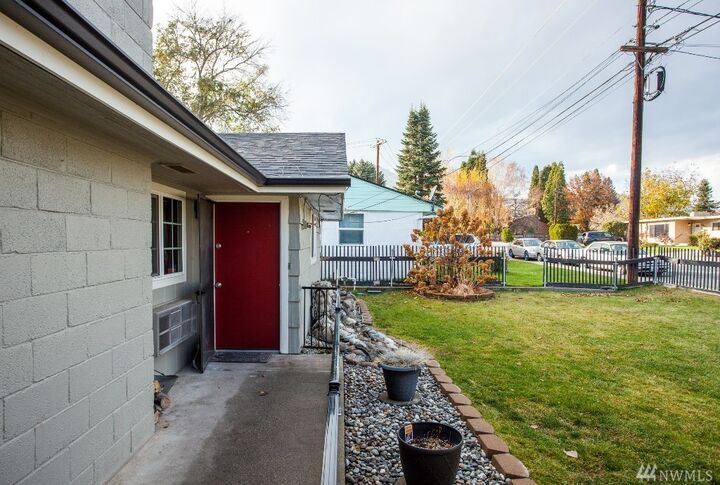 Property Photo:  1257 Cherry St  WA 98801