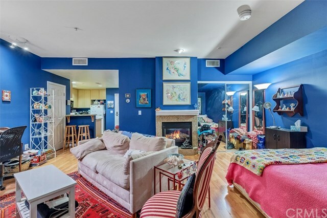 Property Photo: 160 S Hudson Avenue 101 CA 91101