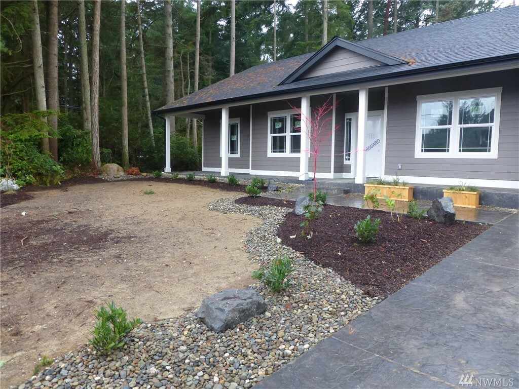 Property Photo:  2406 California Ave E  WA 98366 